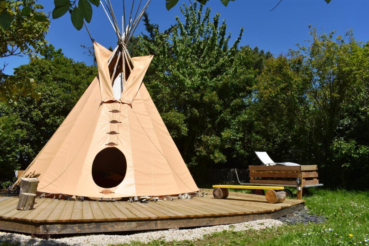 Nuit En Cheyenne Tipi A 500M De La Plage Cancale Buitenkant foto